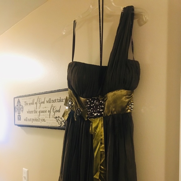 Olive evening 👗 - Picture 2 of 3